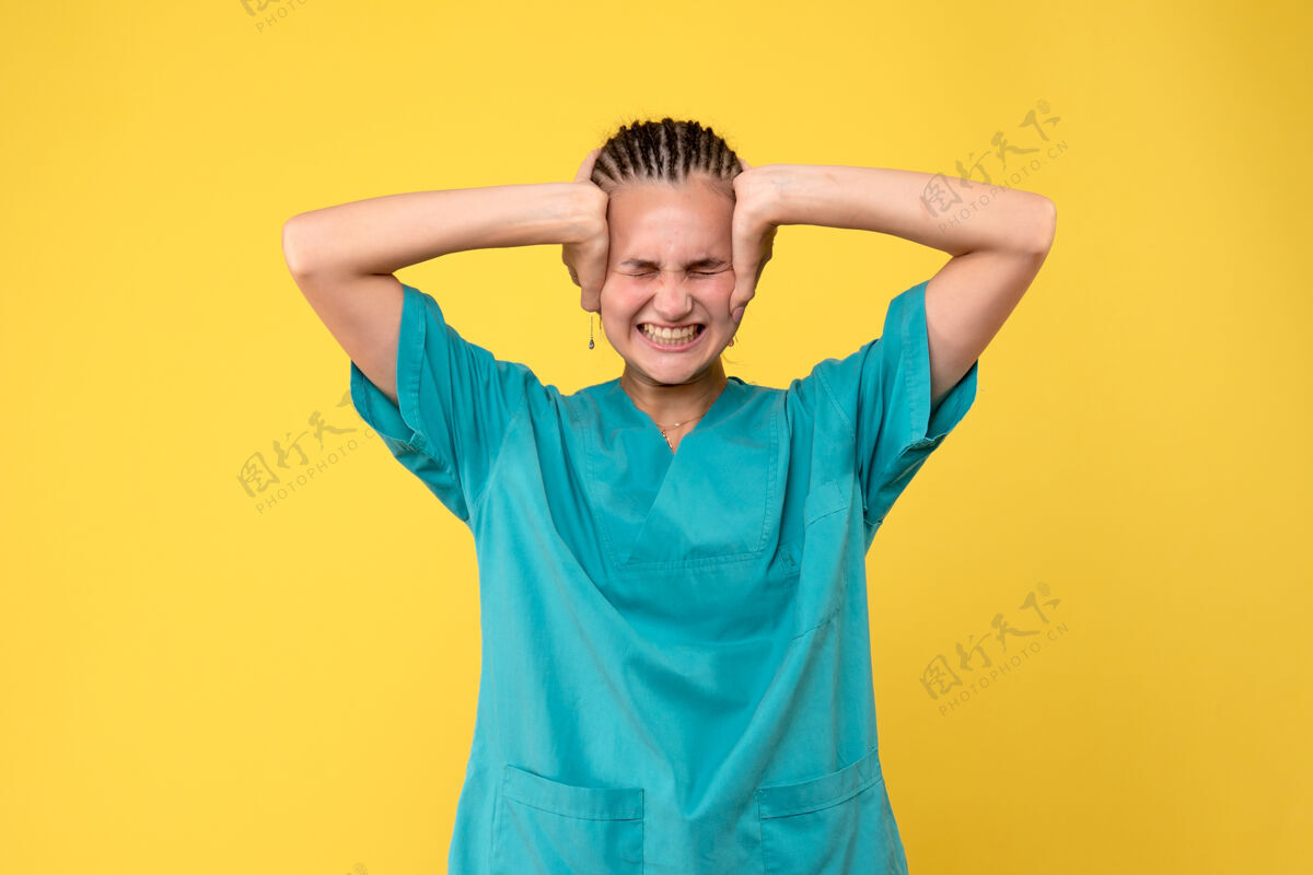 护士正面图女医生穿着医用衬衫头痛 健康医科维护士医院色彩感慨健康人头痛