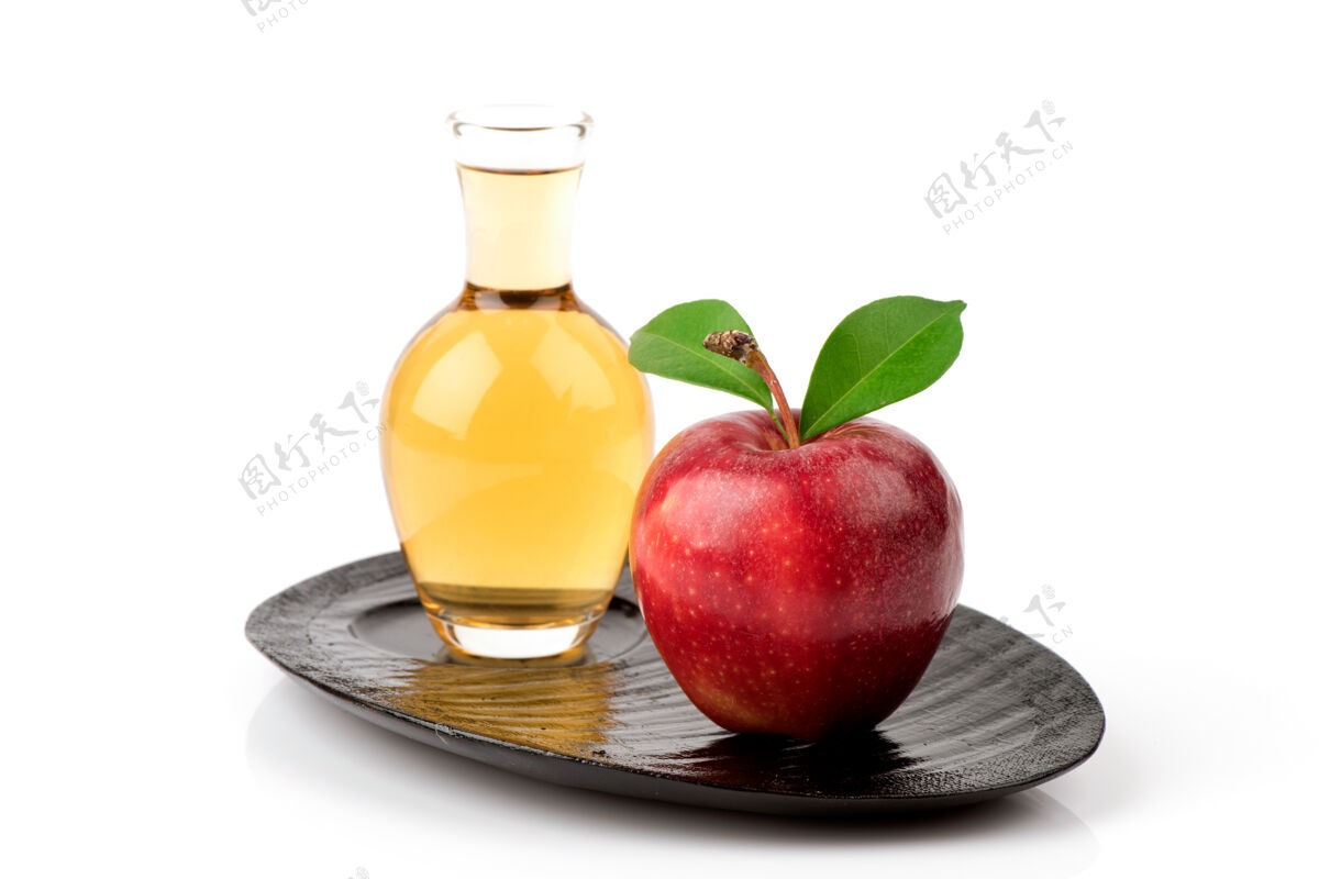 苹果在白色背景上分离苹果水果和苹果醋药品草药花园
