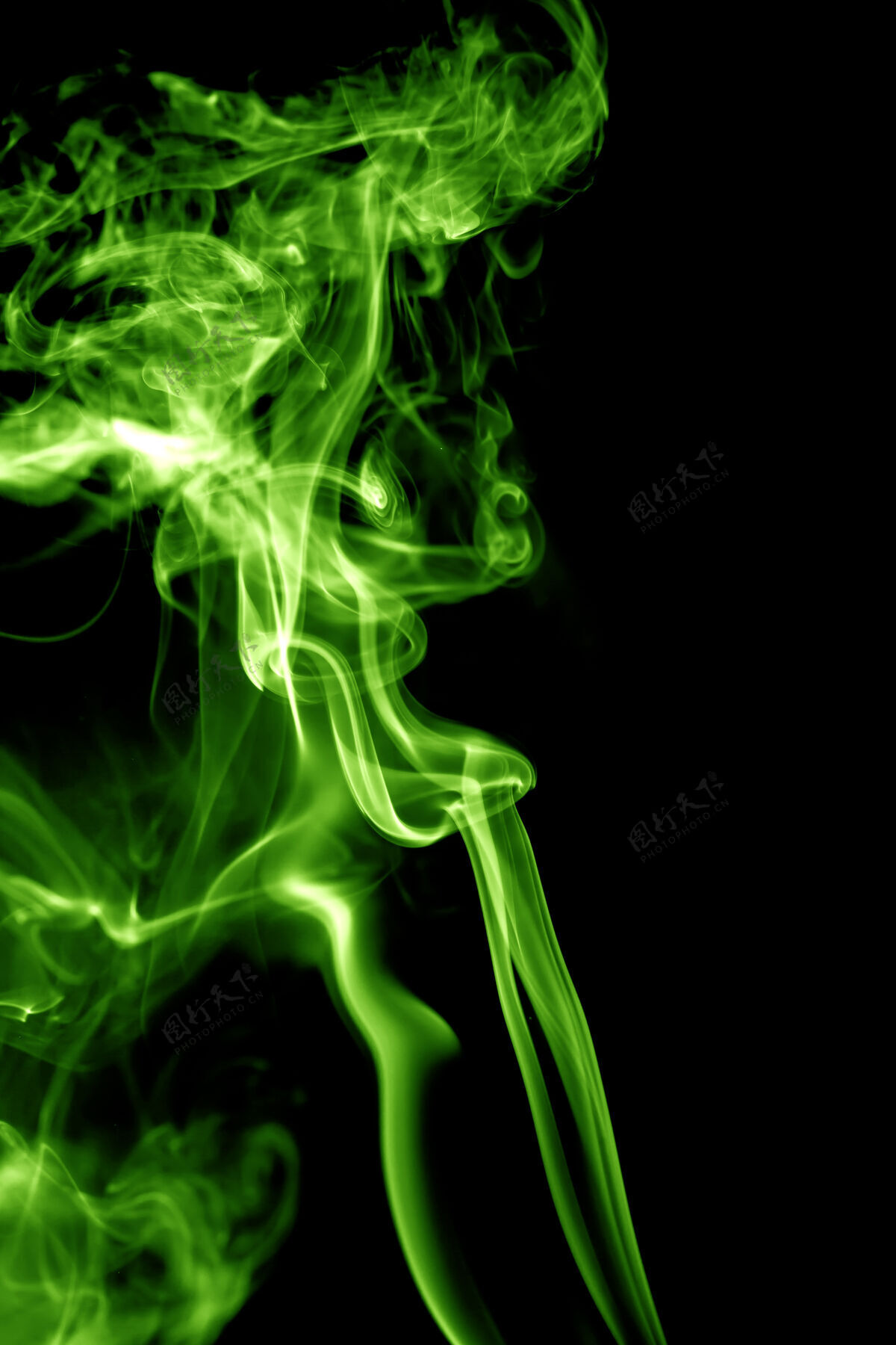 液体黑底绿烟明亮烟爆炸