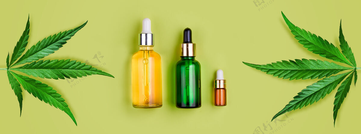 大麻玻璃瓶与cbd石油 四氢呋喃酊剂和大麻叶的绿色冷静放松时尚