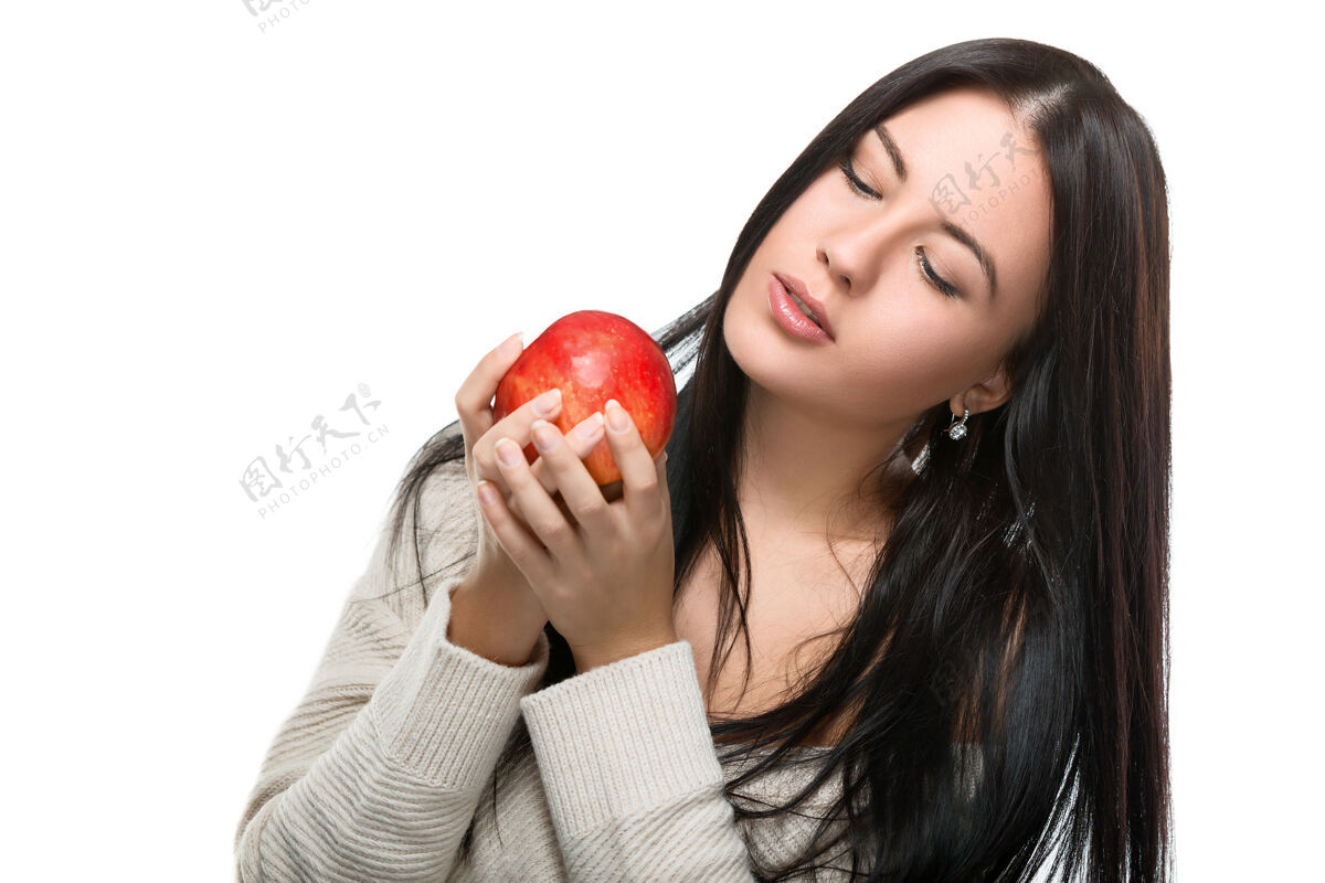 性感可爱的年轻女士拿着红苹果 而孤立在白色美丽明亮女孩