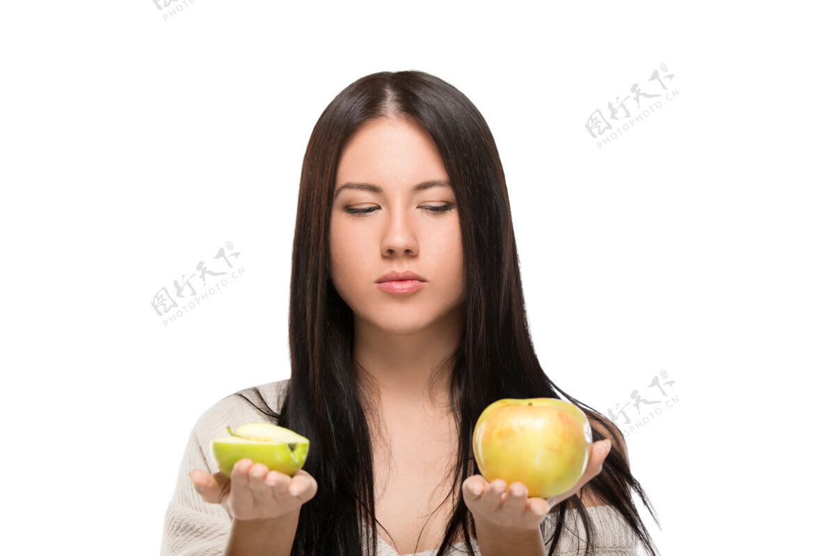皮肤护理女孩收集苹果使白色孤立苹果女士漂亮