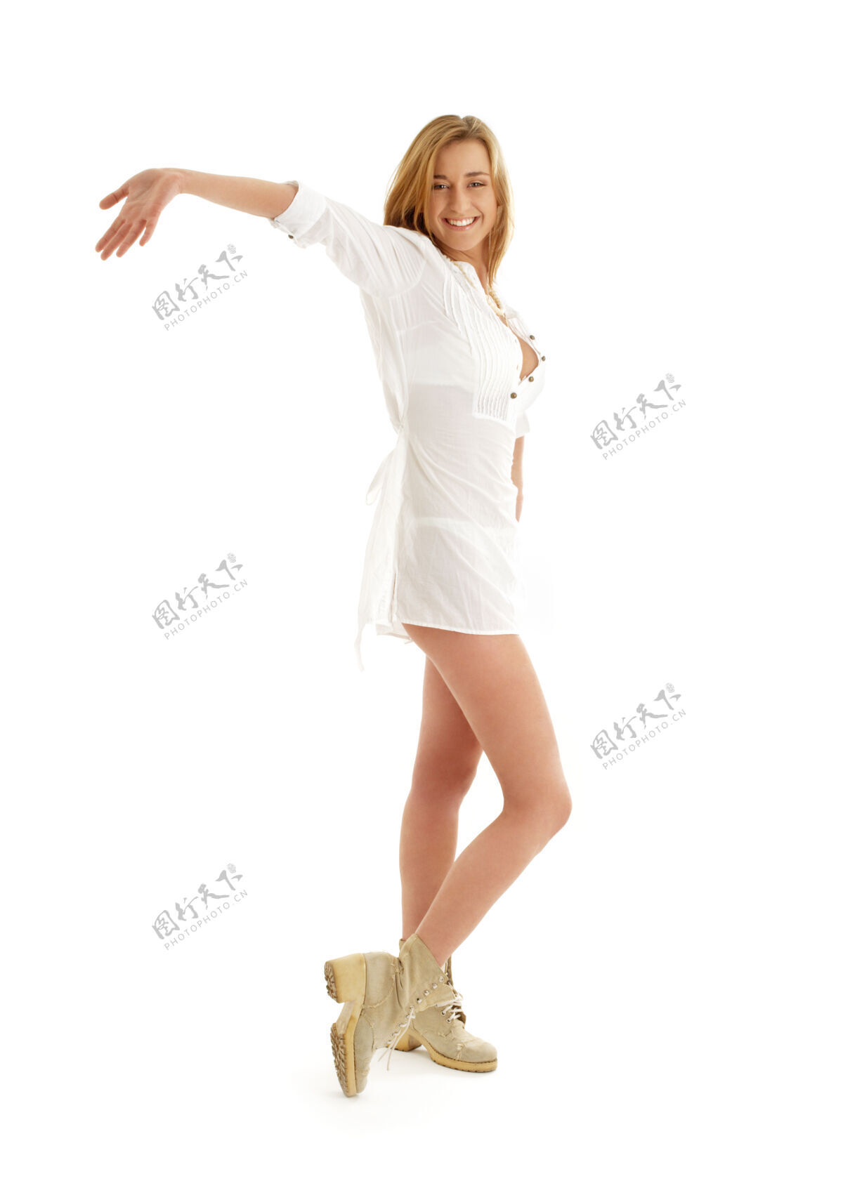 爱情穿着白色裙子和靴子的快乐女孩的照片优雅小鸡精细