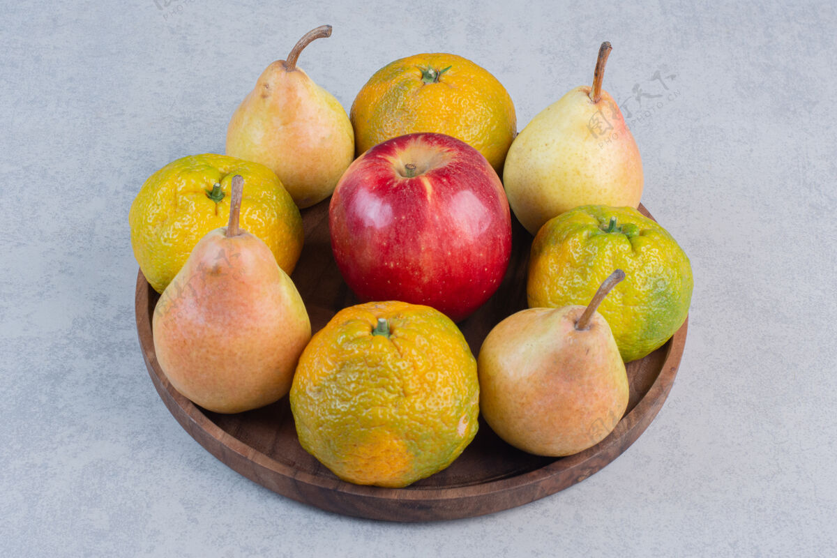 柑橘新鲜的有机水果苹果 梨和橘子食物许多堆