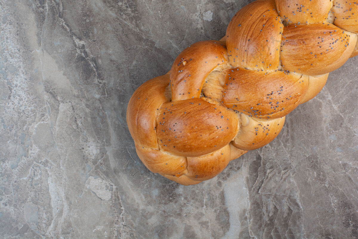 面包房大理石背景上有的新鲜面包美味可口食物