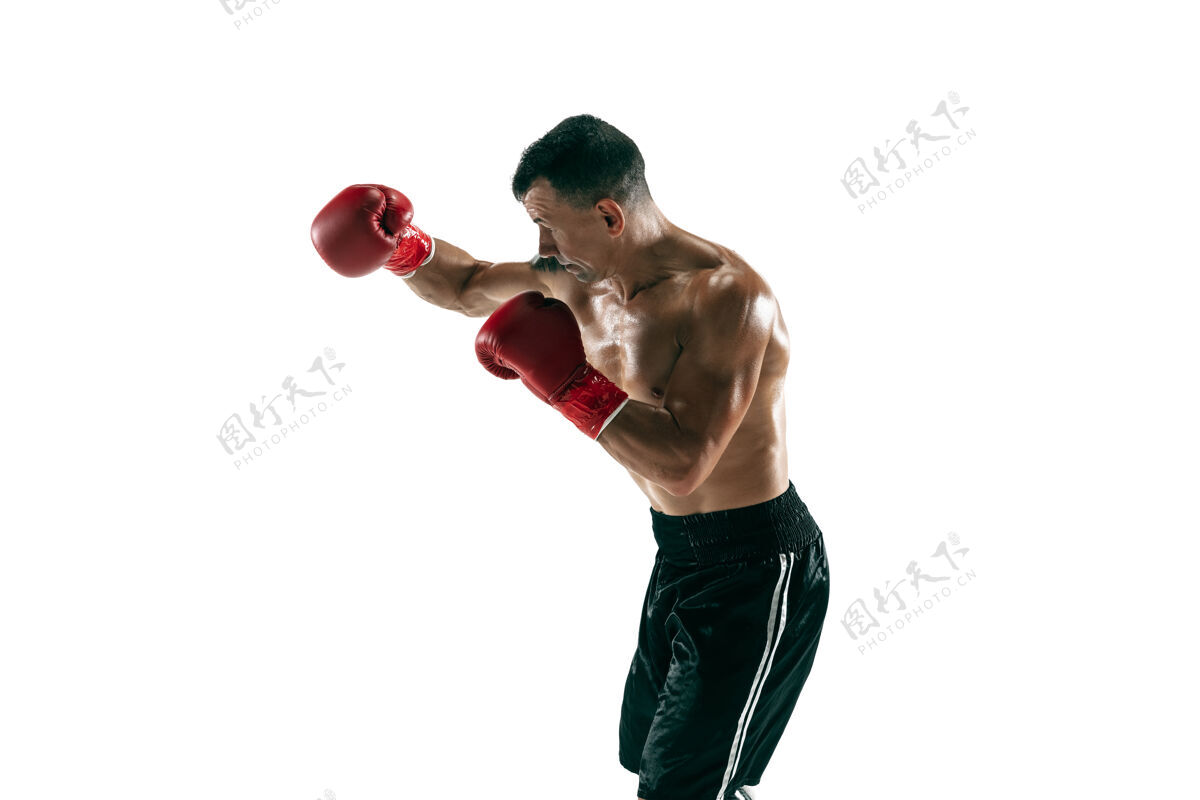 肌肉带假肢的肌肉运动员的全长肖像活跃箱健身