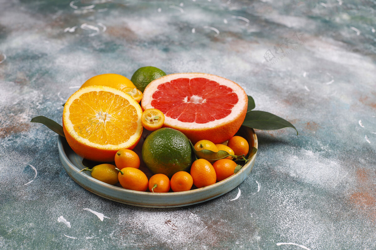 黄色各种新鲜柑橘类水果 柠檬 橙子 酸橙 柚子 金橘橘子有机成熟