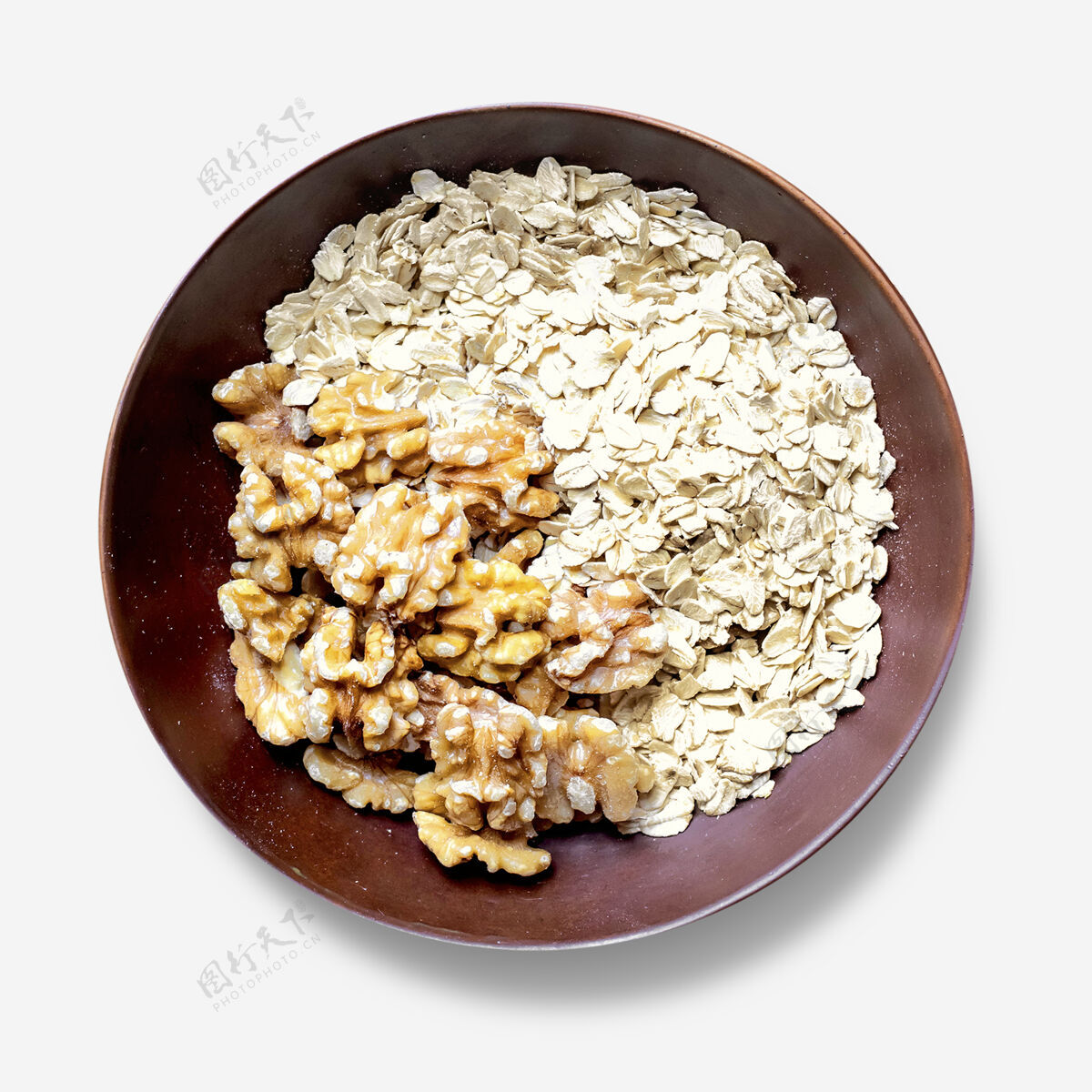自制新鲜的燕麦片核桃在碗里平放顶视图纤维烘焙