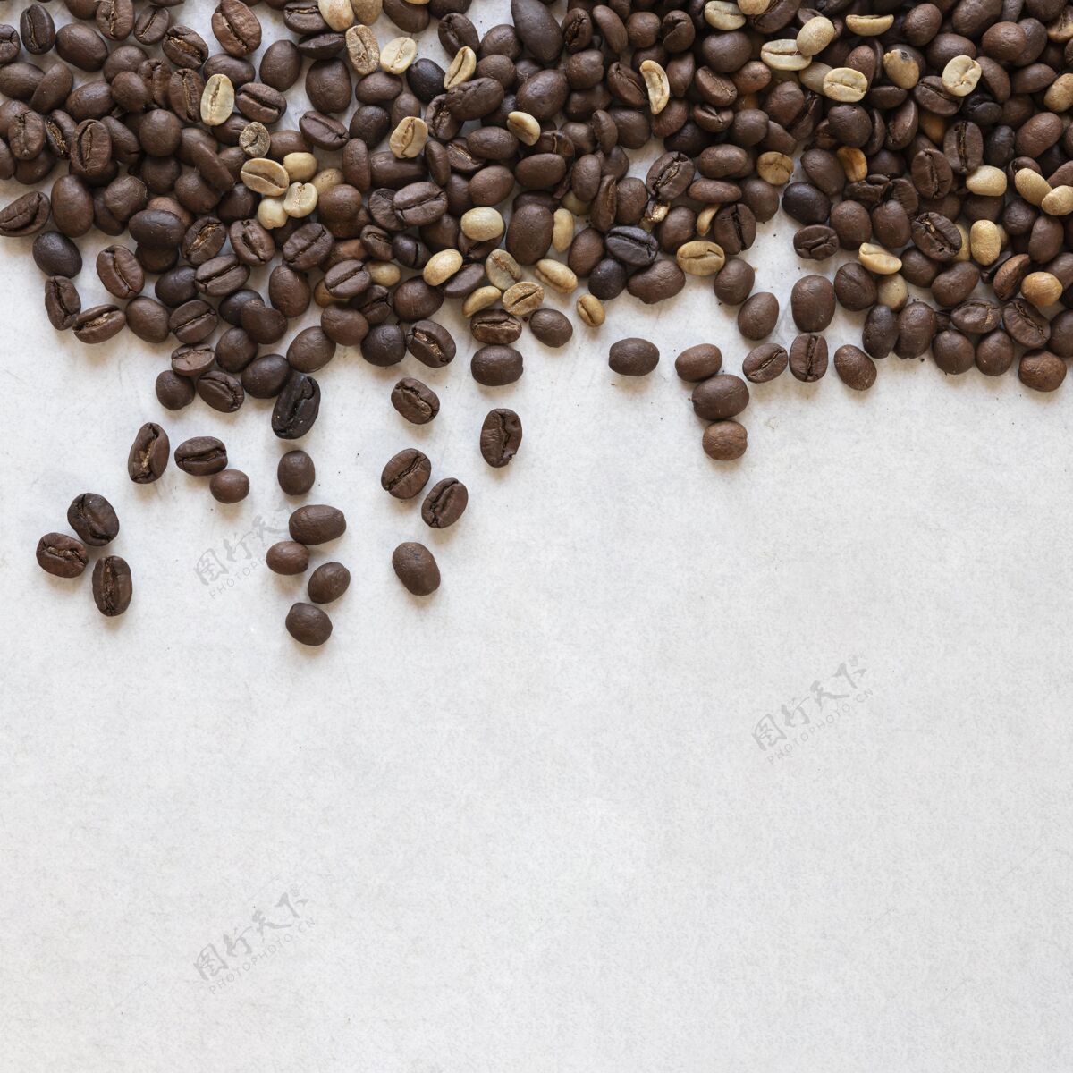 平面布局咖啡豆在桌子上顶视图复制空间咖啡香气