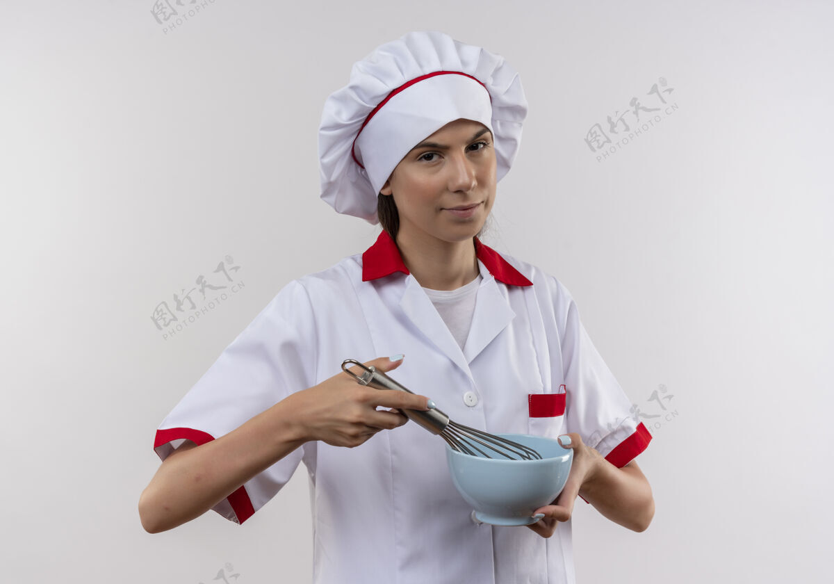 女孩年轻恼怒的白人厨师女孩在厨师制服白色与复制空间烹饪复制厨师