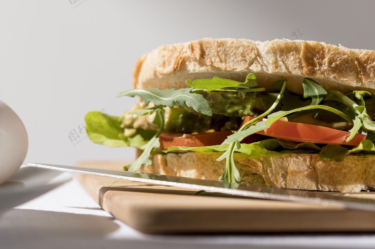 营养西红柿和青菜烤面包三明治特写镜头美食午餐食物