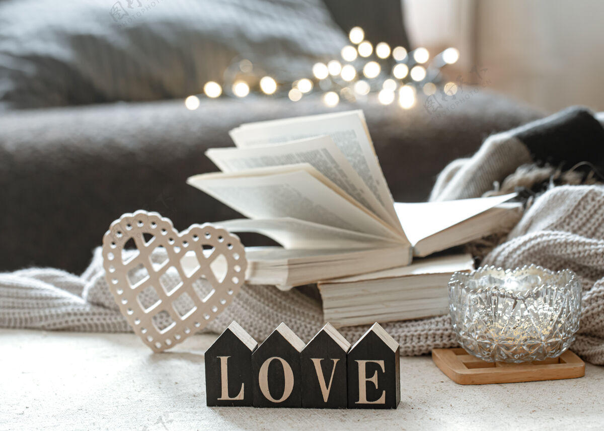 文字静物与木字爱情 书籍和舒适的物品房子特写细节
