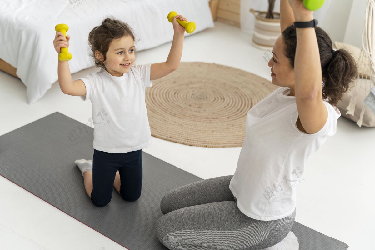 锻炼用哑铃训练女人和小孩健身运动训练