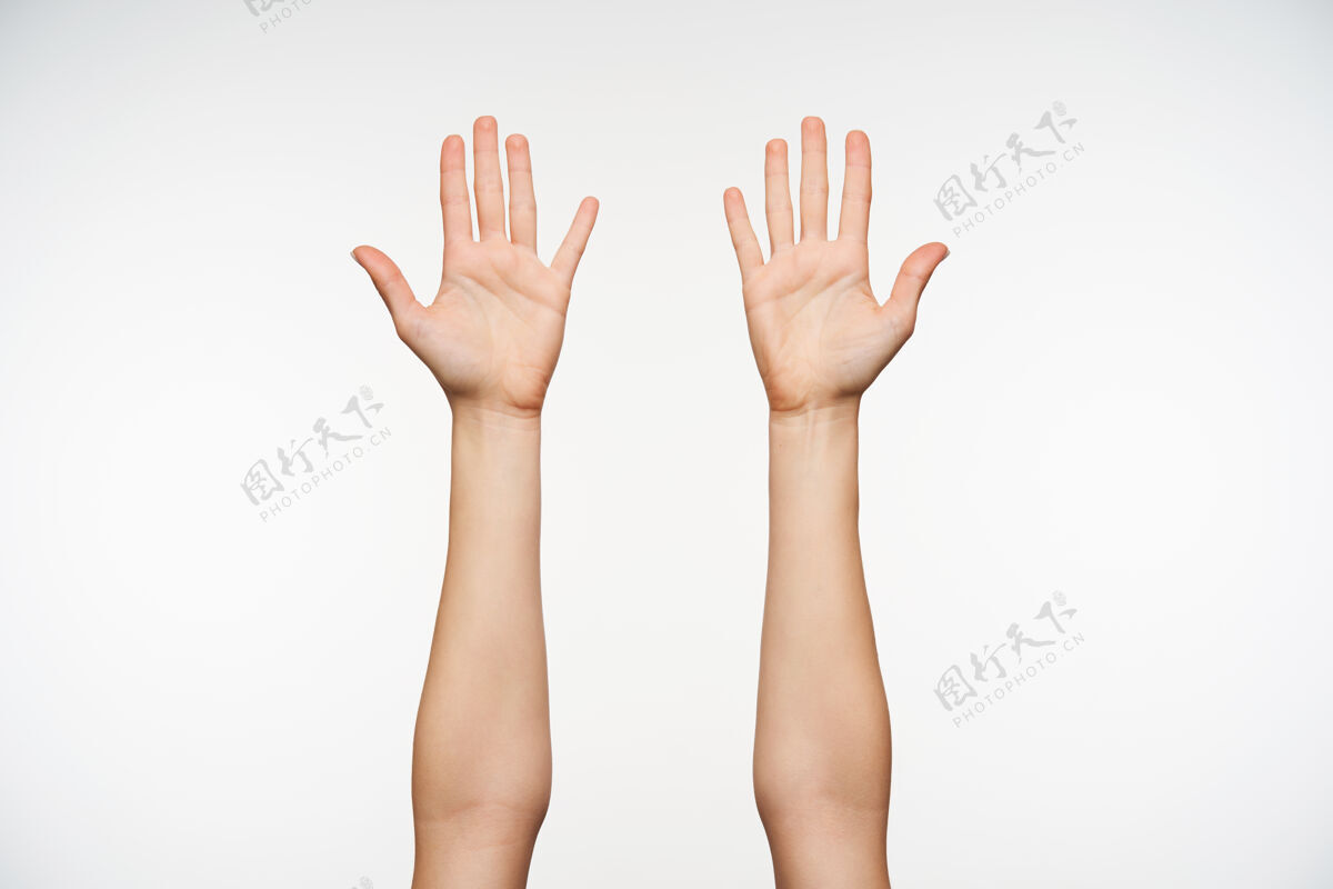 手指特写美丽的皮肤白皙的女性举手举起手指示器