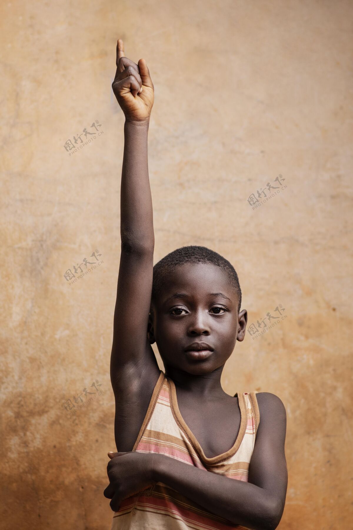垂直中镜头表情小孩摆姿势贫困非洲非洲