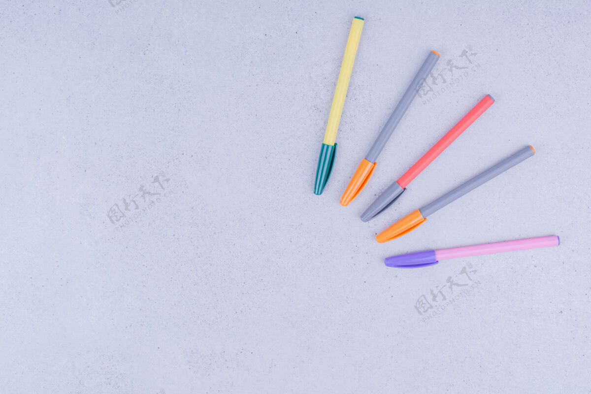 工艺用于曼荼罗着色或制作的多色线性铅笔素描工作教育