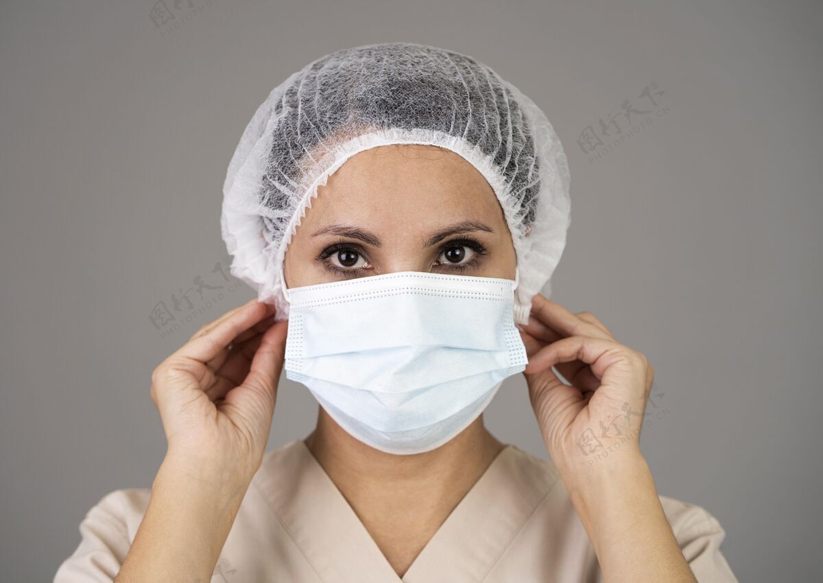外科口罩特写戴着医用面罩的医生健康保健卫生工作者