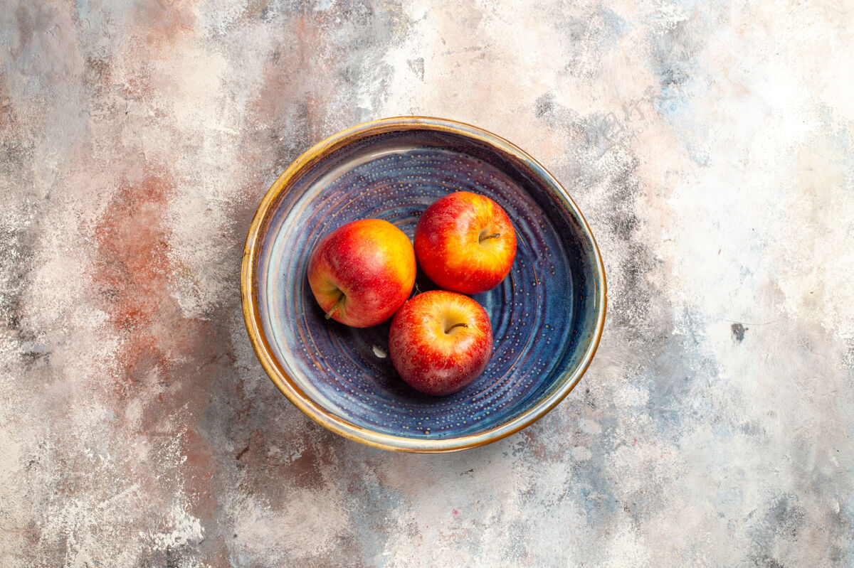 维生素顶视图在裸体表面自由空间碗红苹果浆果多汁苹果