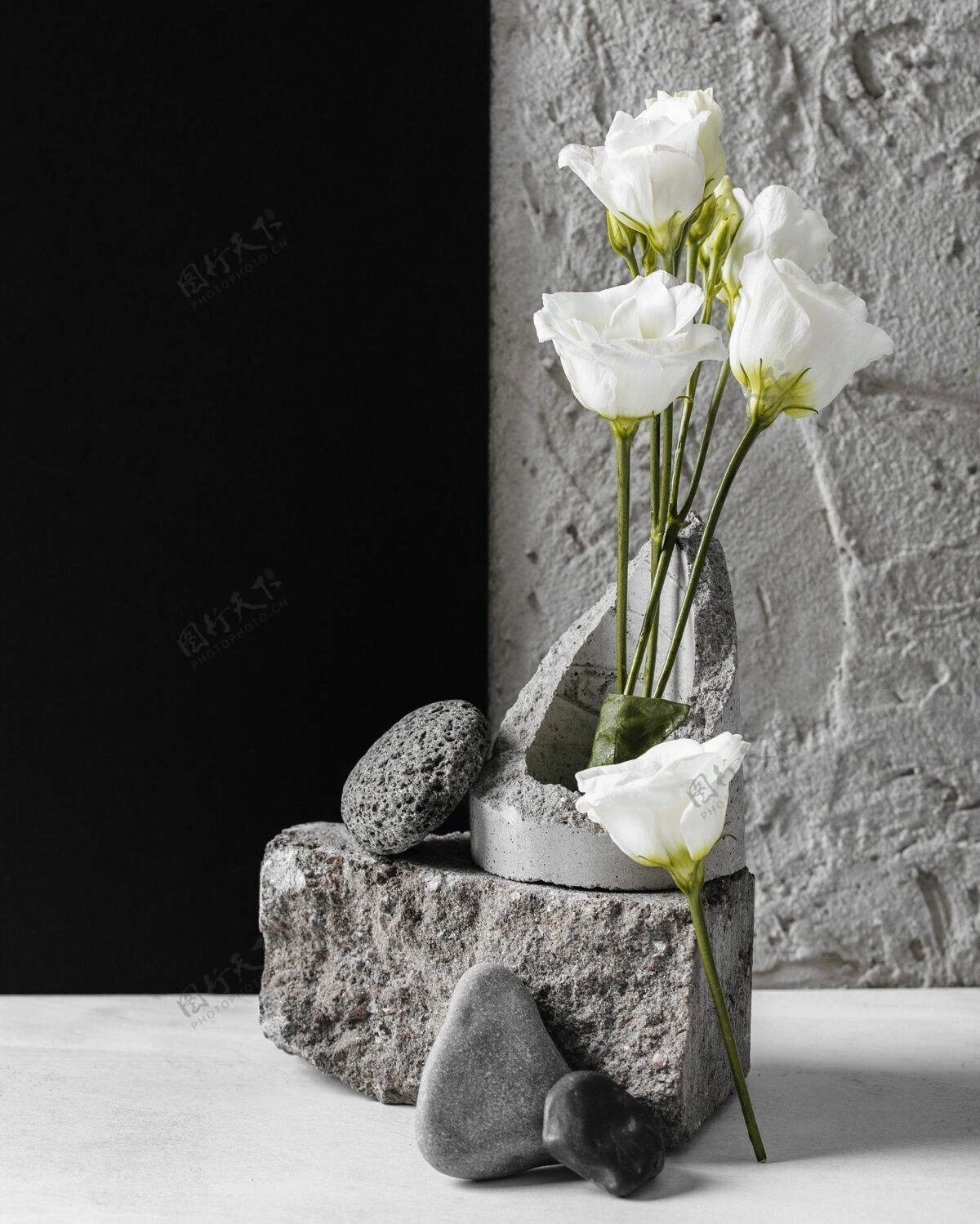 花春天的花朵和一束石头搭配分类安排花