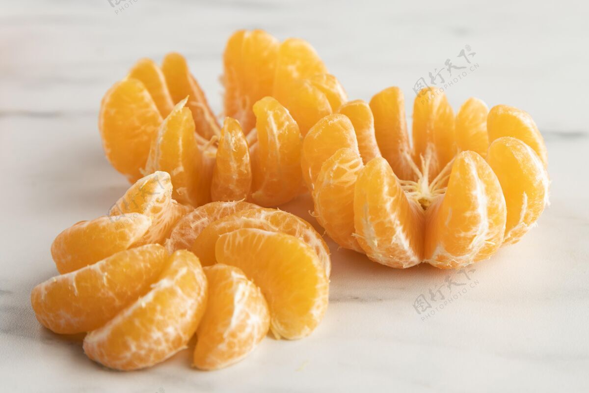 鲜亮高角度的橘子甜味水果横