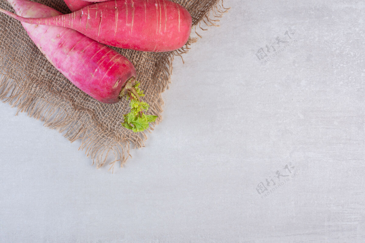 蔬菜新鲜的红萝卜大理石背景与粗麻布高品质的照片食用收获生的