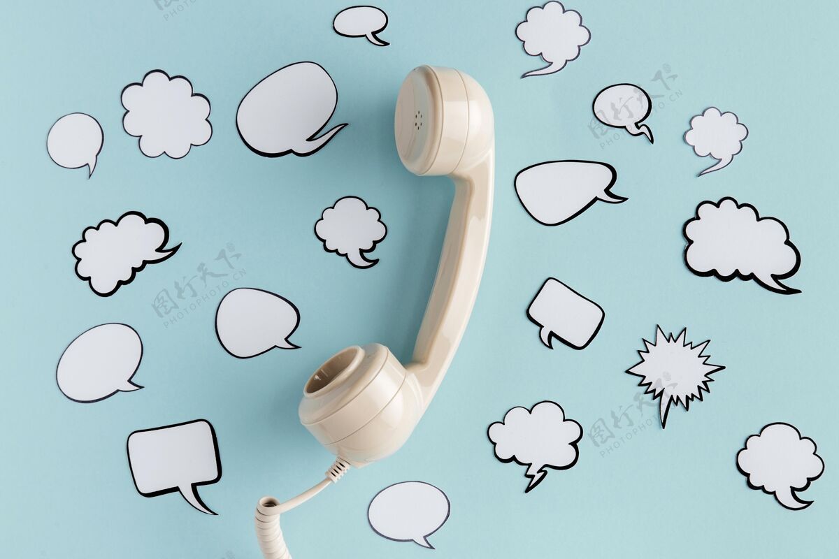 连接带电话接收器的聊天泡泡顶视图沟通交谈气泡